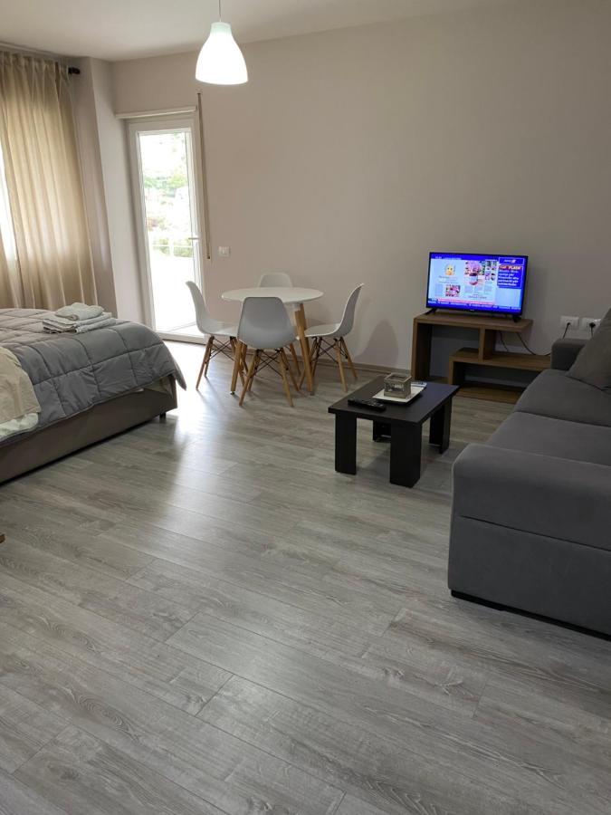 Apartamente Oslo Vlorë エクステリア 写真