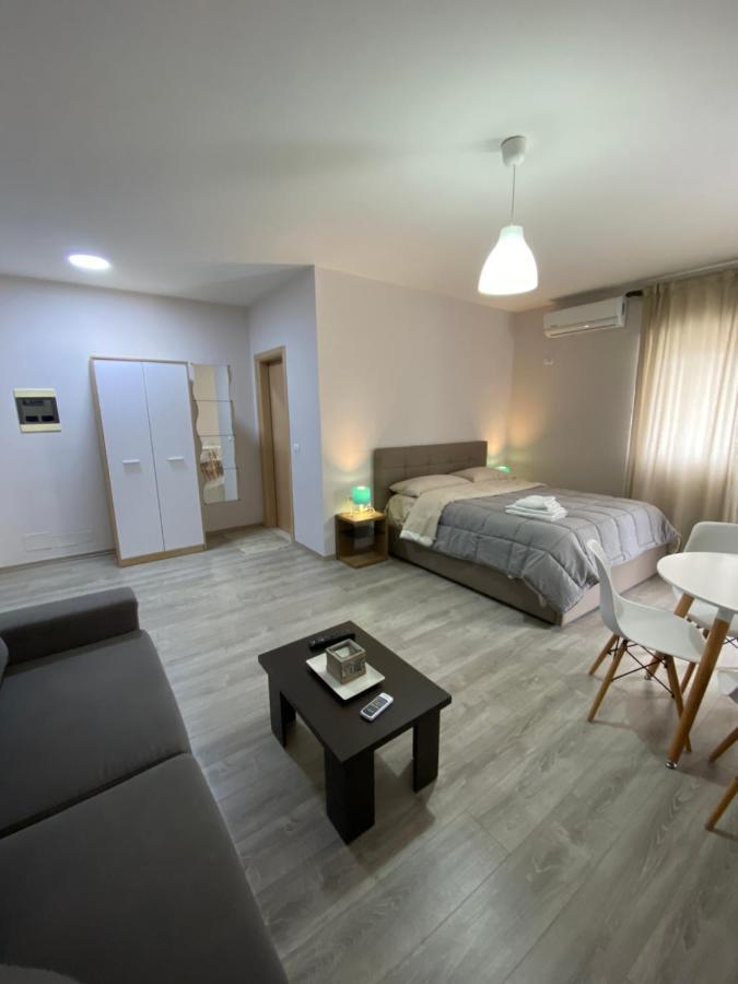 Apartamente Oslo Vlorë エクステリア 写真